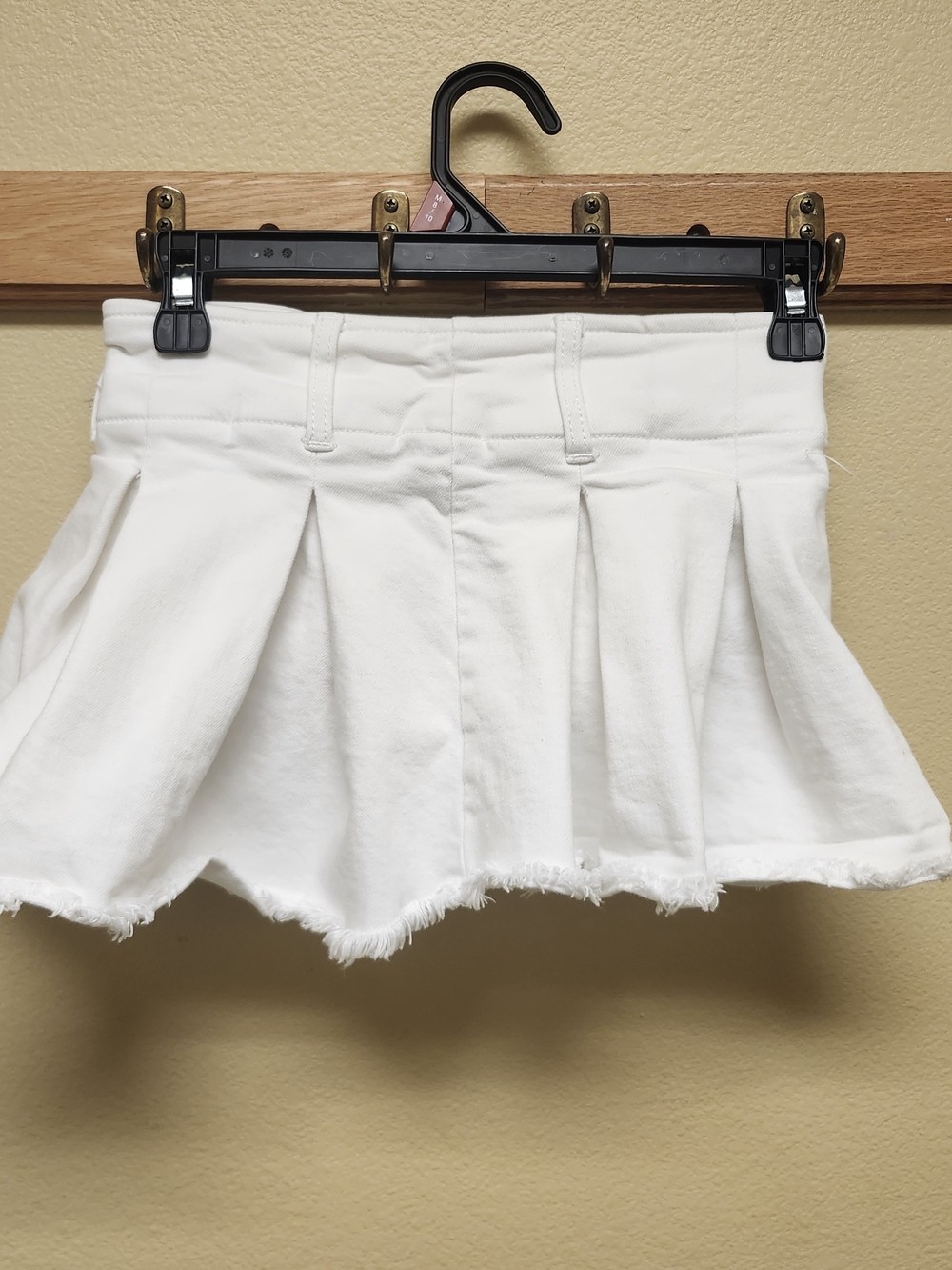 Katie J,Kacie White Frayed Hem Mini Skirt Like New